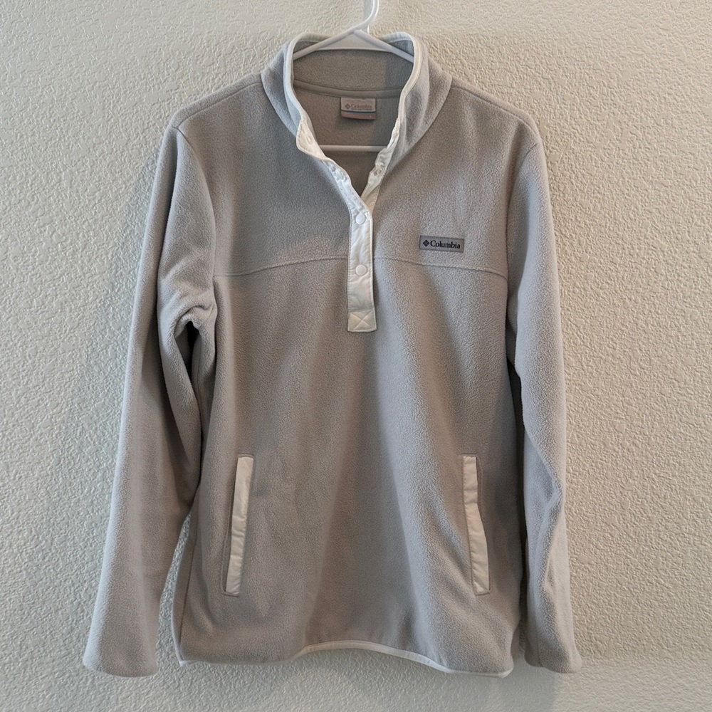 Columbia Light Gray Pullover Sweater